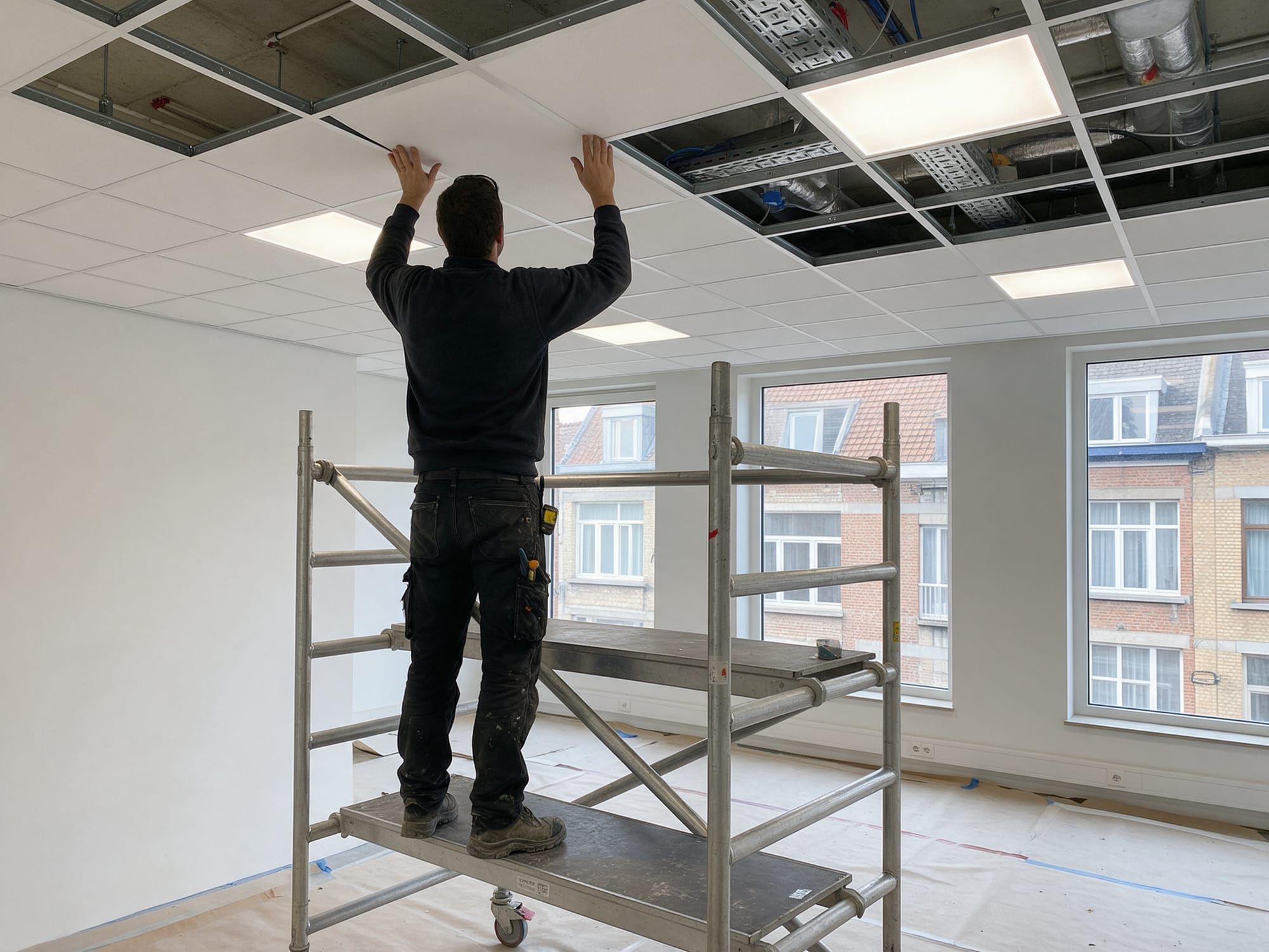 Pose d’un faux plafond acoustique