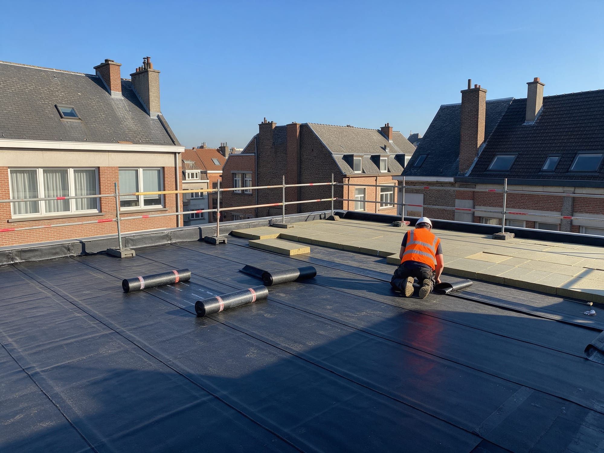 Réfection d’une toiture plate : membrane bitumineuse et isolation
